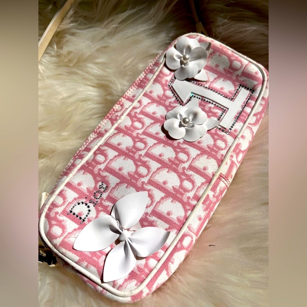 Dior By John Galliano 🎀💕✨ 👧
RARE ‼️
CHRISTIAN DIOR
Monogram Girly Pochette Pink - Picture 11 of 16